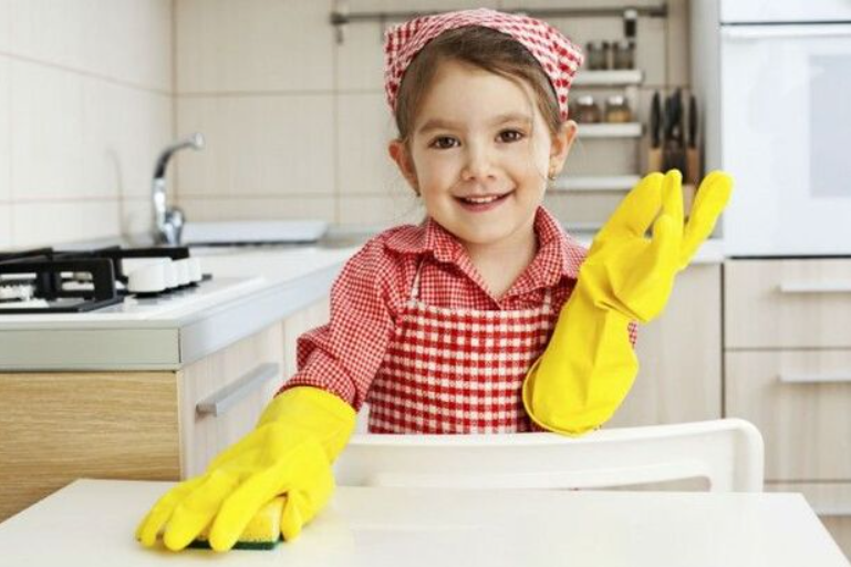 Tại sao dạy trẻ làm việc nhà giúp con lớn lên tự tin và thành công? - Ảnh 1